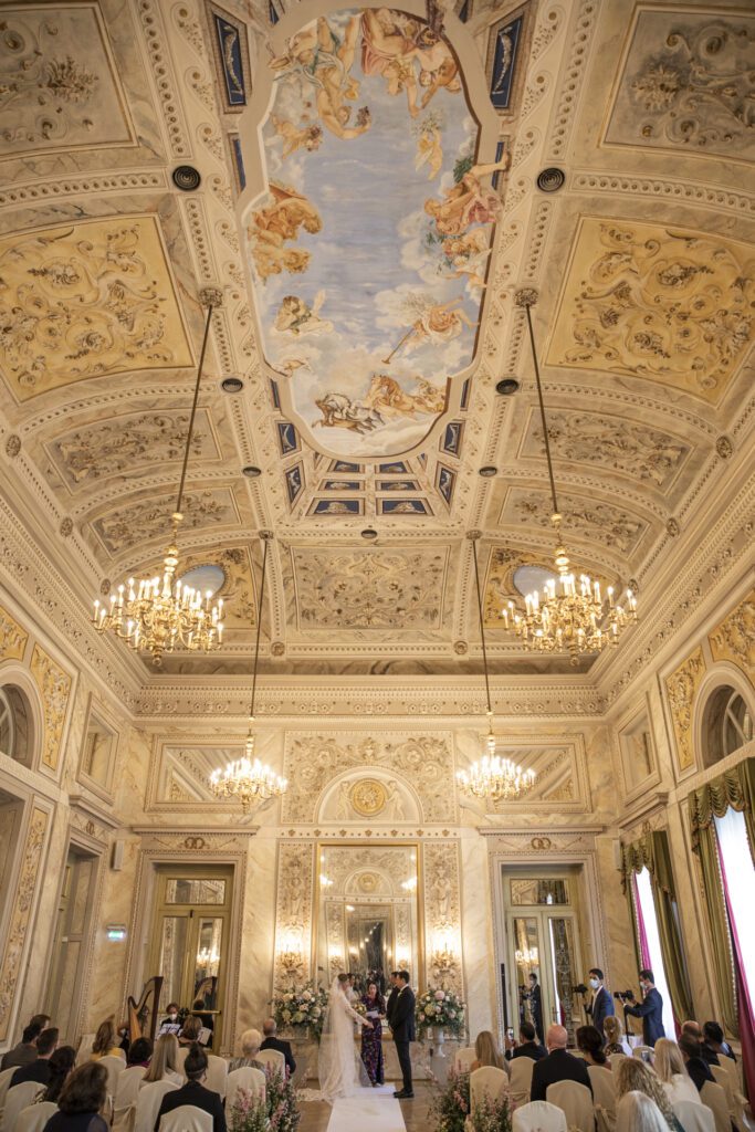 La cerimonia di nozze all'Hotel Sanit Regis